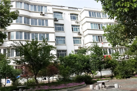 天虹花园大3室2厅110方带车库23方全装修出售